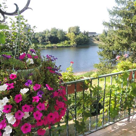 Le Jardin Des Cygnes Bed & Breakfast Pineuilh Exterior photo