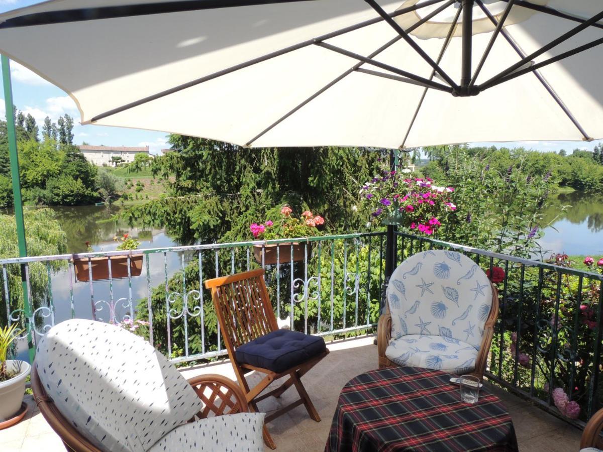 Le Jardin Des Cygnes Bed & Breakfast Pineuilh Exterior photo